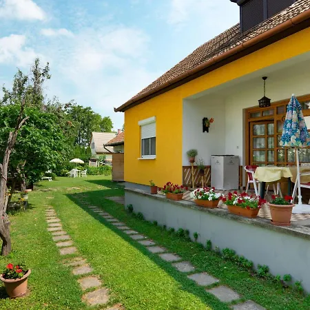 Holiday Kati * Balatonmáriafürdő